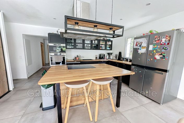 Image No.6-5 Bed House for sale