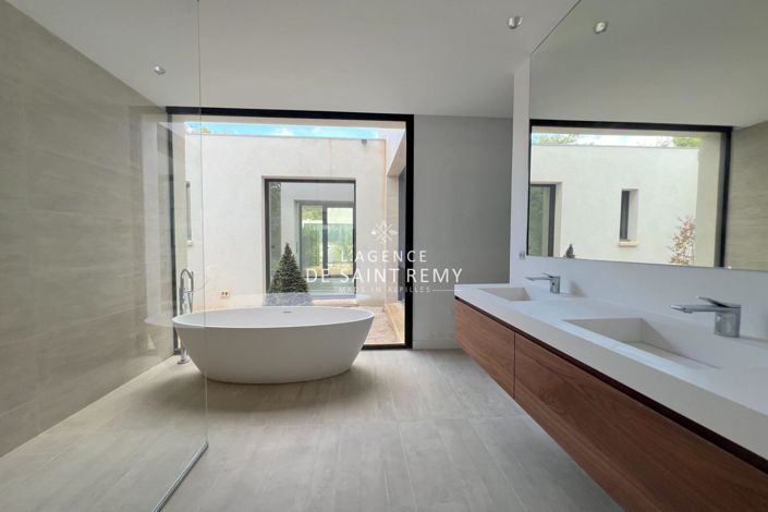 Image No.3-5 Bed House for sale