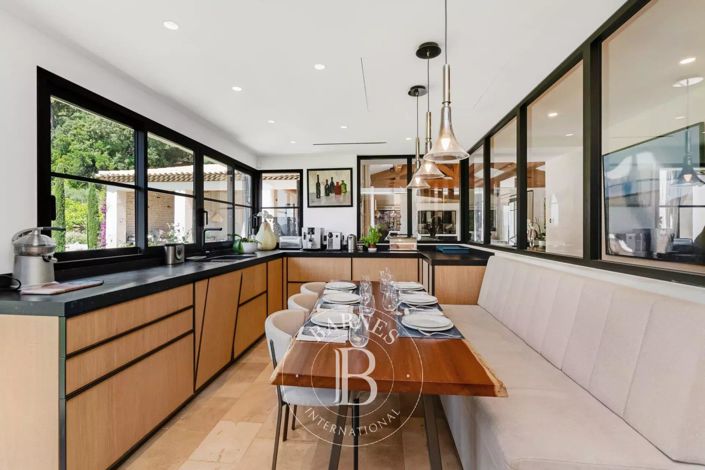 Image No.10-6 Bed House for sale