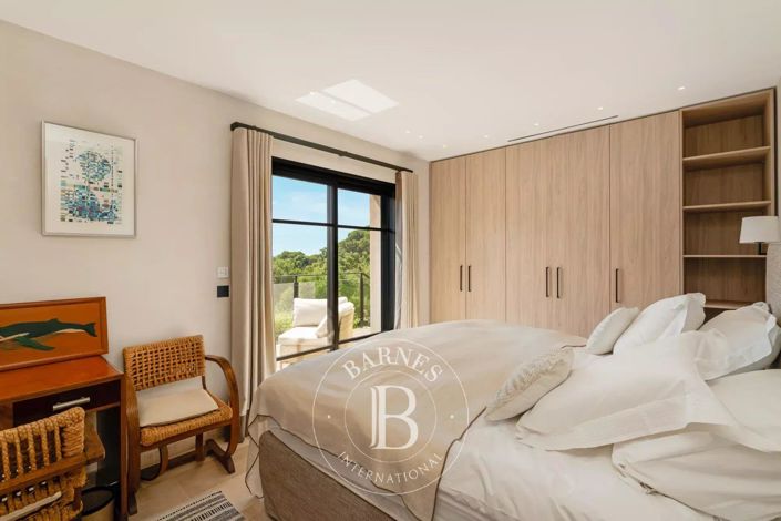 Image No.14-6 Bed House for sale