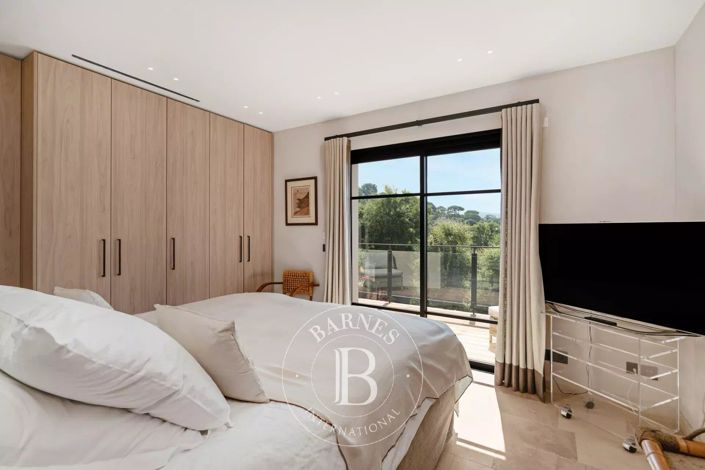 Image No.16-6 Bed House for sale