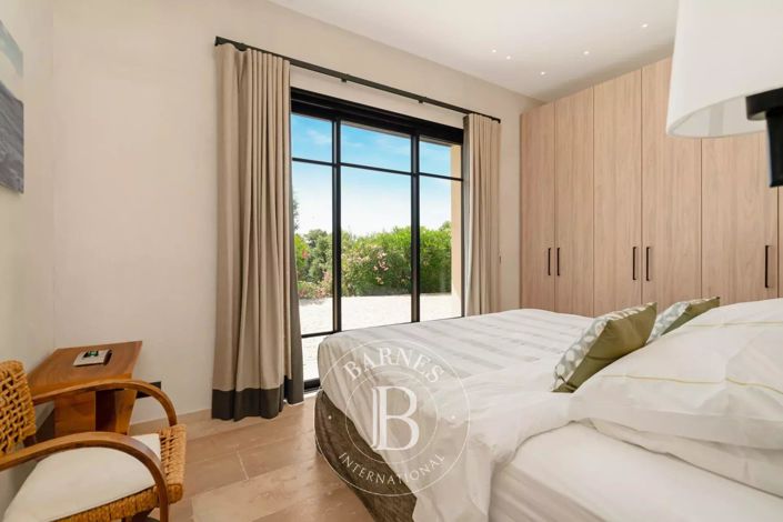 Image No.17-6 Bed House for sale