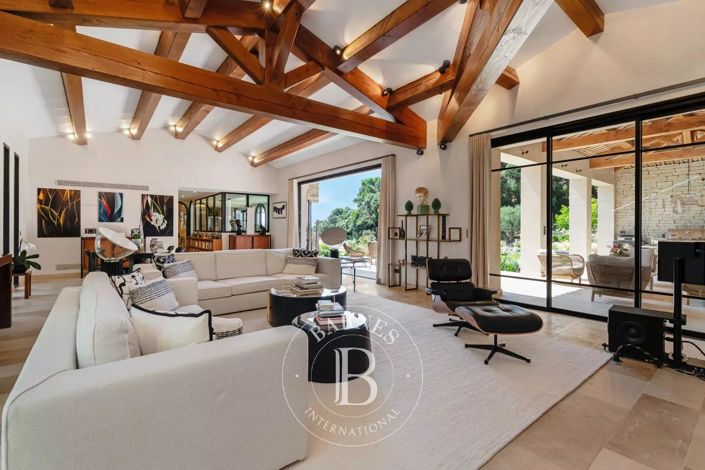 Image No.7-6 Bed House for sale