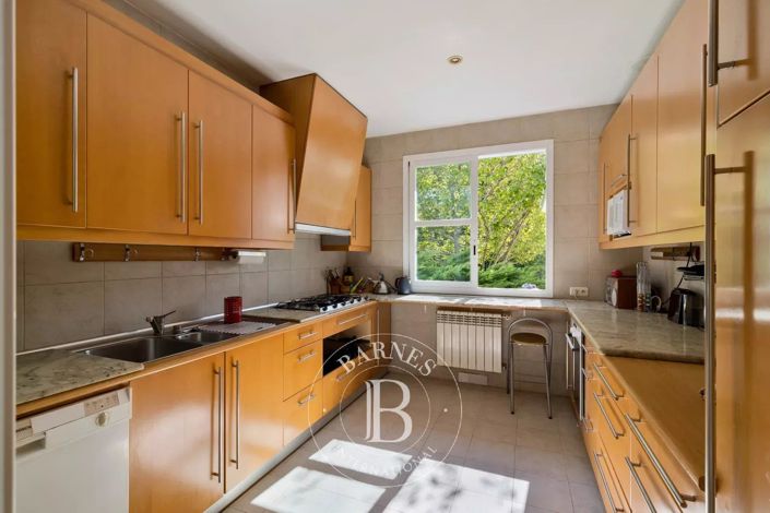 Image No.10-3 Bed House for sale