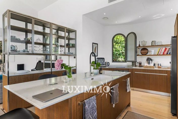 Image No.6-6 Bed House for sale