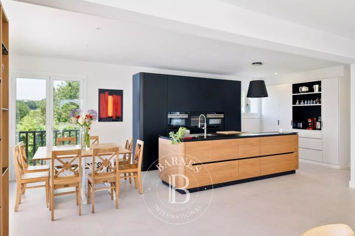 Image No.13-9 Bed House for sale