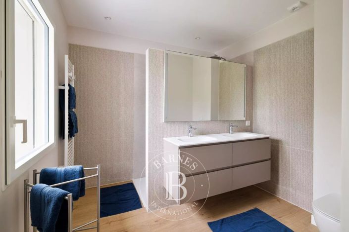 Image No.23-9 Bed House for sale