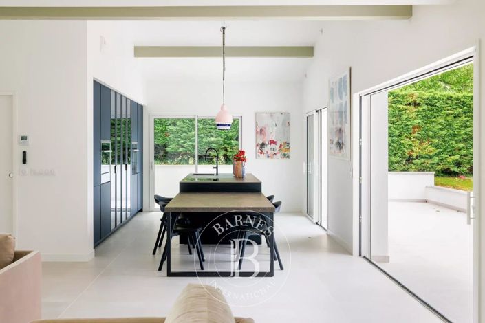 Image No.24-9 Bed House for sale