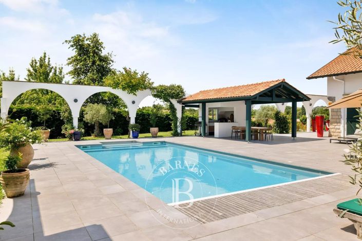 Image No.6-9 Bed House for sale