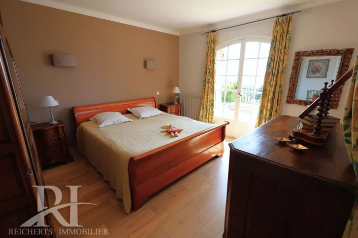 Image No.8-4 Bed House for sale