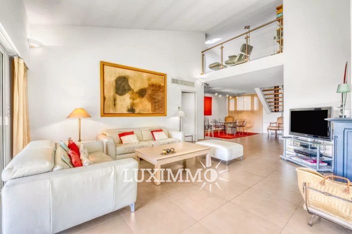 Image No.6-4 Bed House for sale