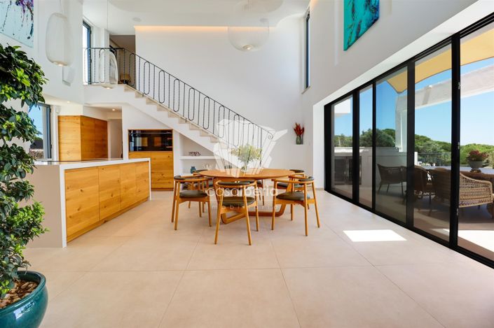 Image No.22-4 Bed House for sale