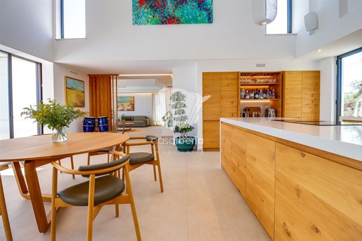 Image No.25-4 Bed House for sale