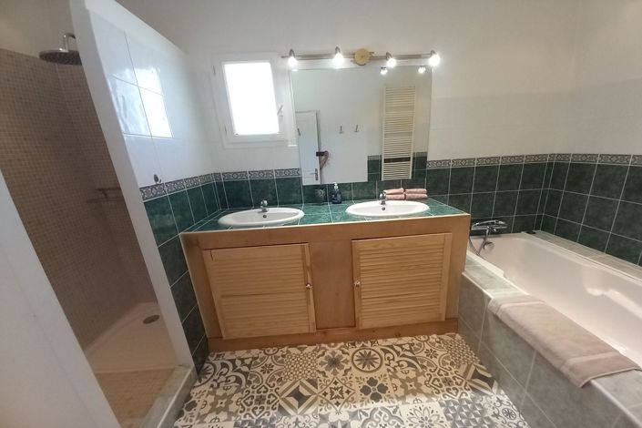 Image No.10-3 Bed House for sale