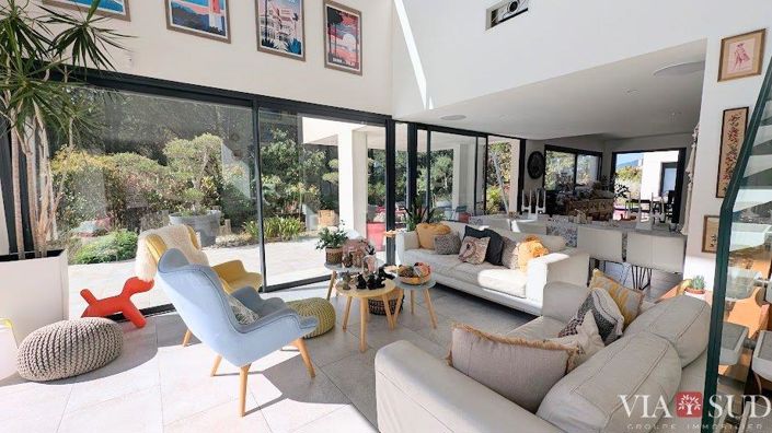 Image No.3-5 Bed Property for sale