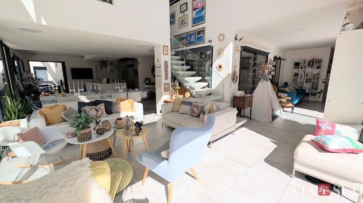 Image No.7-5 Bed Property for sale