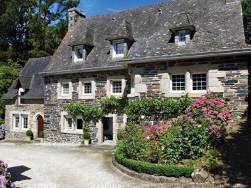 1 - Châteauneuf-du-Faou, House