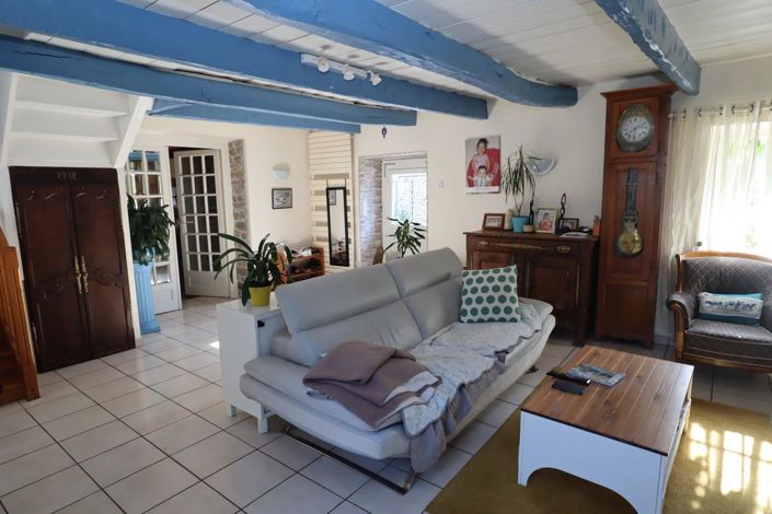 Image No.10-3 Bed House for sale