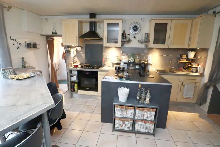 Image No.9-4 Bed House for sale