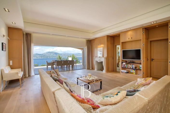 Image No.7-6 Bed House for sale