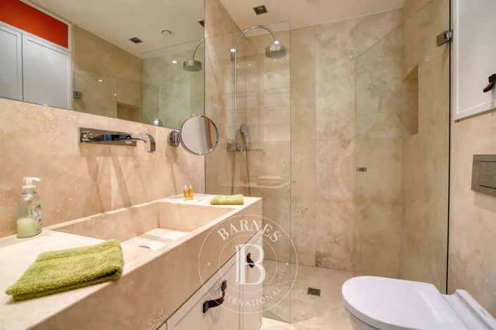 Image No.9-6 Bed House for sale