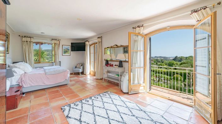 Image No.16-6 Bed House for sale