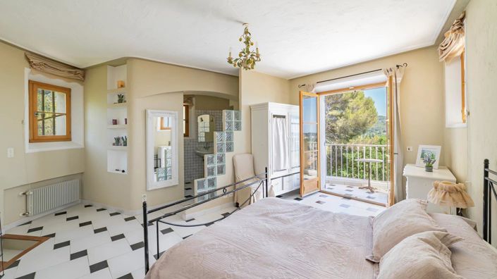 Image No.18-6 Bed House for sale