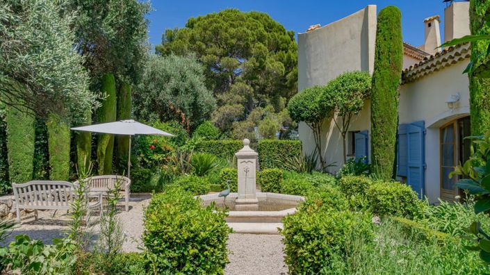 Image No.8-6 Bed House for sale