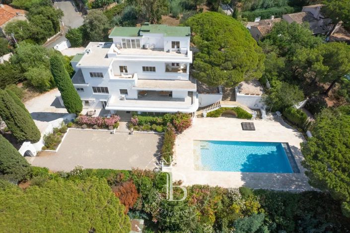 Image No.9-7 Bed House for sale