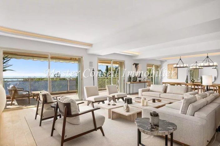 Image No.2-4 Bed House for sale