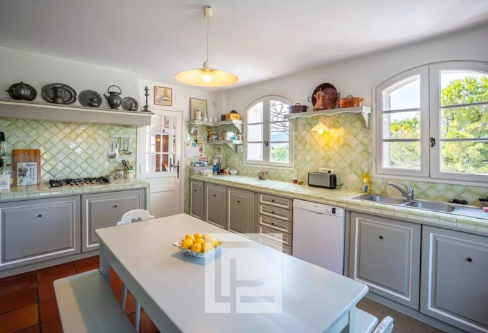 Image No.10-4 Bed House for sale