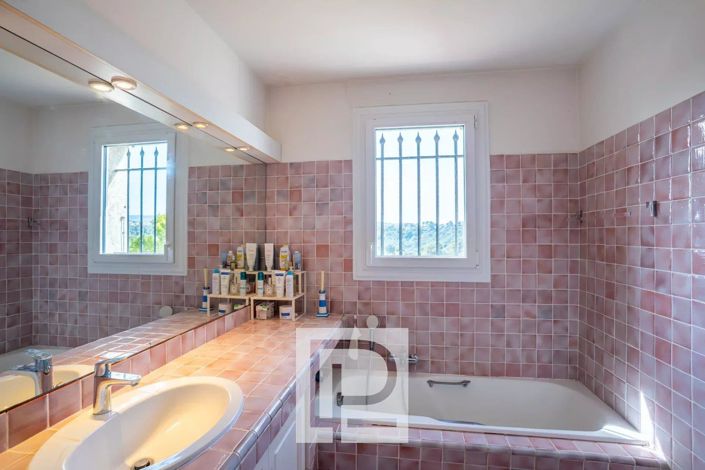 Image No.16-4 Bed House for sale