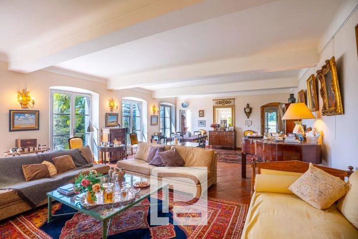 Image No.6-4 Bed House for sale