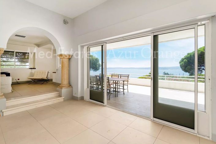 Image No.8-6 Bed House for sale