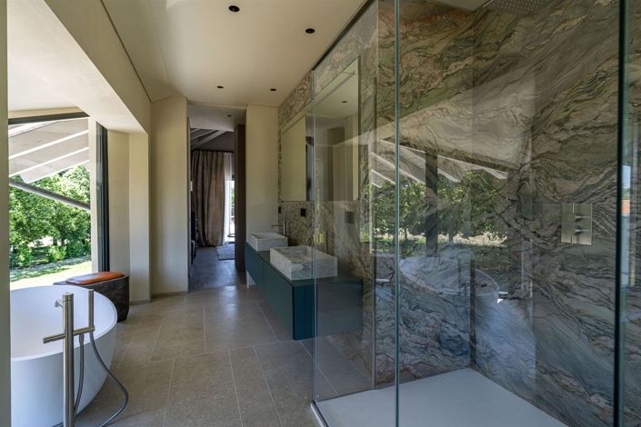 Image No.8-7 Bed House for sale