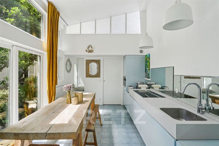 Image No.5-2 Bed House for sale