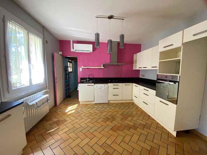 Image No.6-5 Bed House for sale