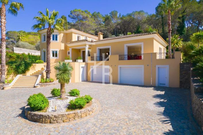 Image No.1-4 Bed House for sale