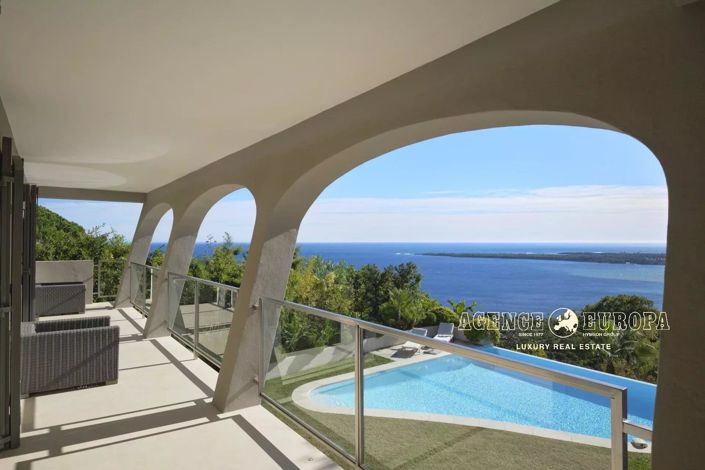 Image No.6-5 Bed House for sale