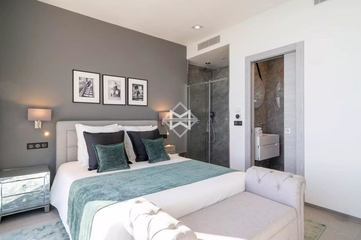 Image No.8-4 Bed House for sale