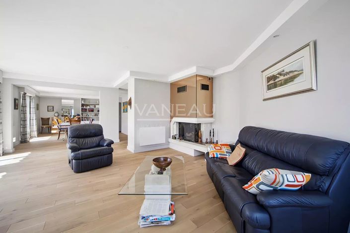 Image No.1-5 Bed Apartment for sale