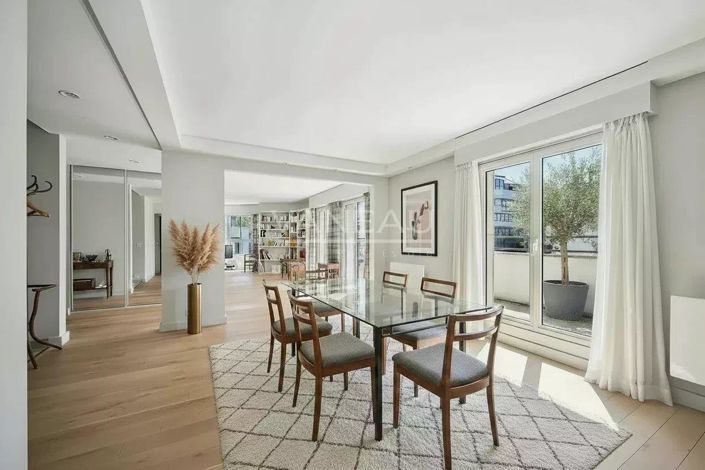 Image No.2-5 Bed Apartment for sale