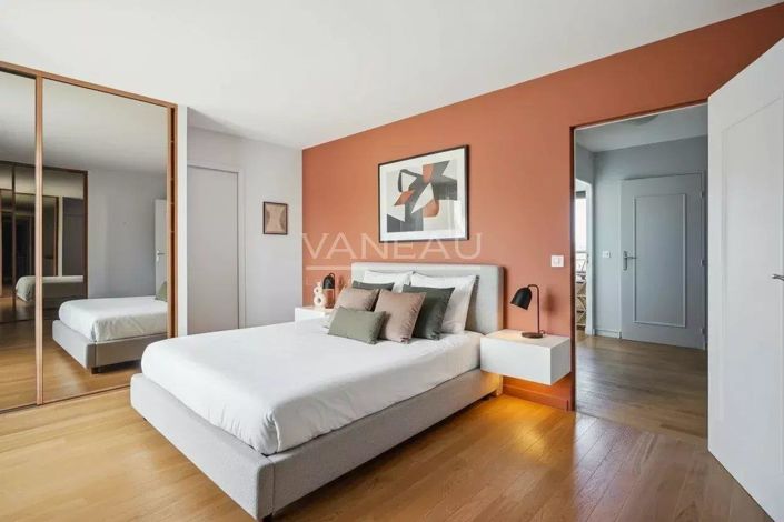 Image No.7-5 Bed Apartment for sale