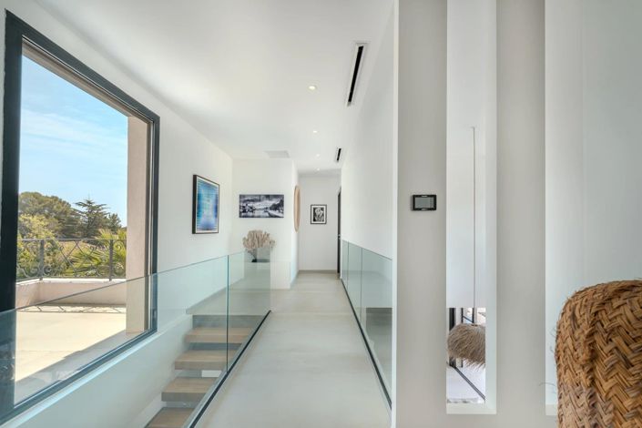 Image No.25-4 Bed House for sale