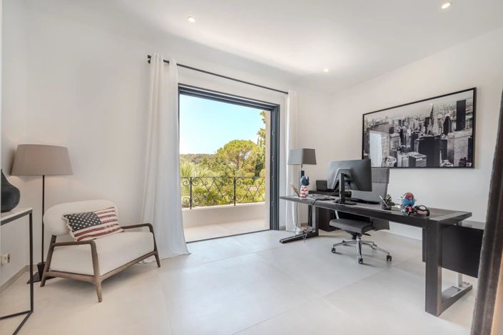 Image No.30-4 Bed House for sale