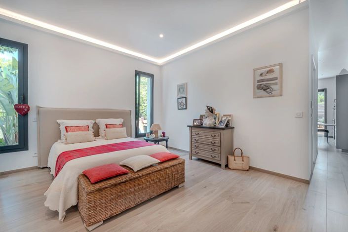 Image No.34-4 Bed House for sale