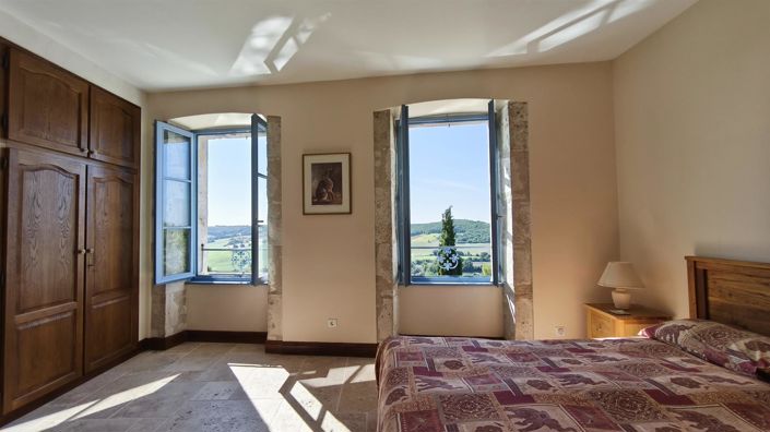 Image No.22-4 Bed House for sale