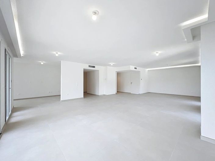 Image No.10-4 Bed Apartment for sale