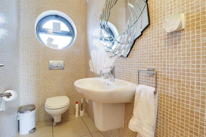 Image No.11-2 Bed House for sale