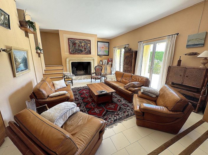 Image No.11-6 Bed House for sale